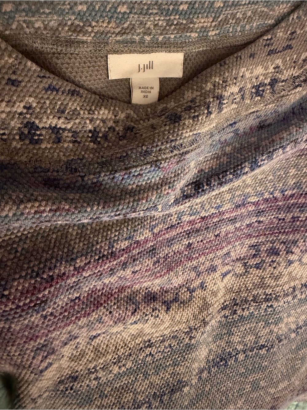 J.Jill breezy colors shirt with pockets and button sleeve detail. Cotton size xs
